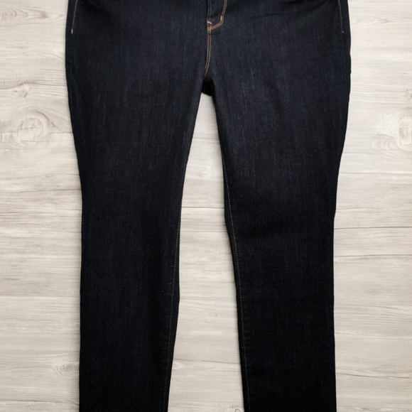 18/31 OLD NAVY Maternity Jeans NWOT - Picture 3 of 9